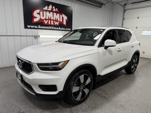 2020 Volvo XC40 Momentum's photo