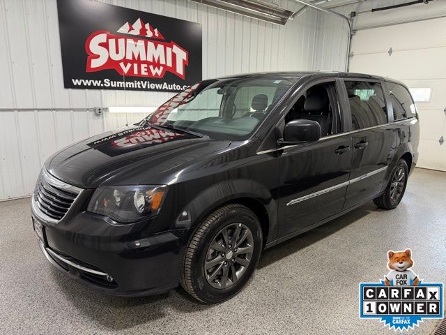 2015 Chrysler Town & Country S