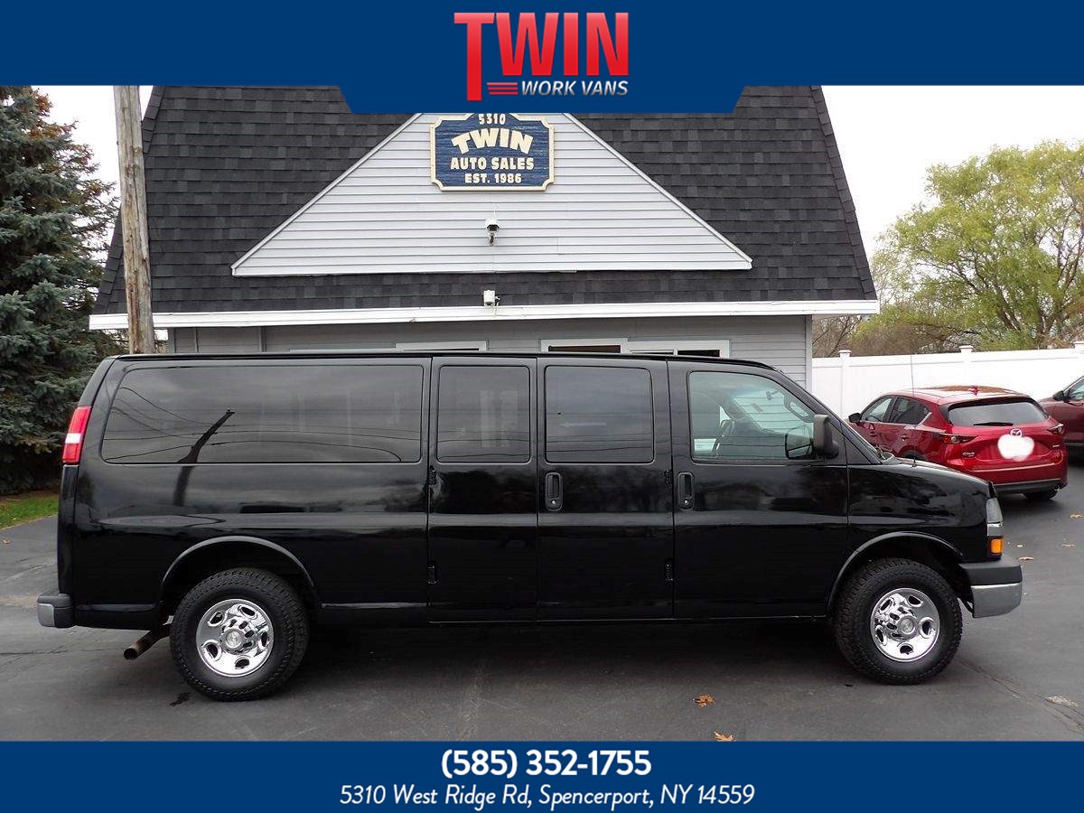 2016 Chevrolet Express Passenger LS's photo