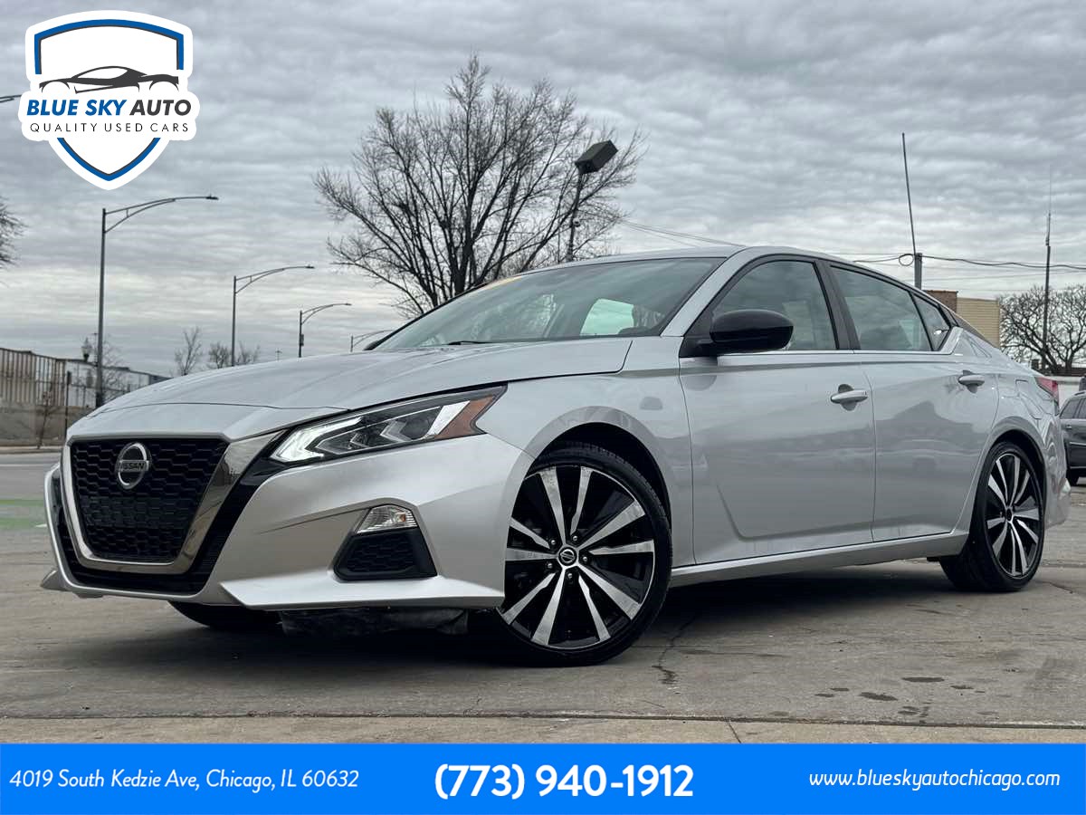 2022 Nissan Altima SR's photo