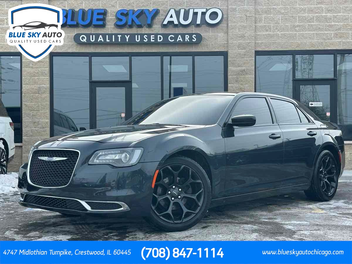 2019 Chrysler 300 Touring's photo