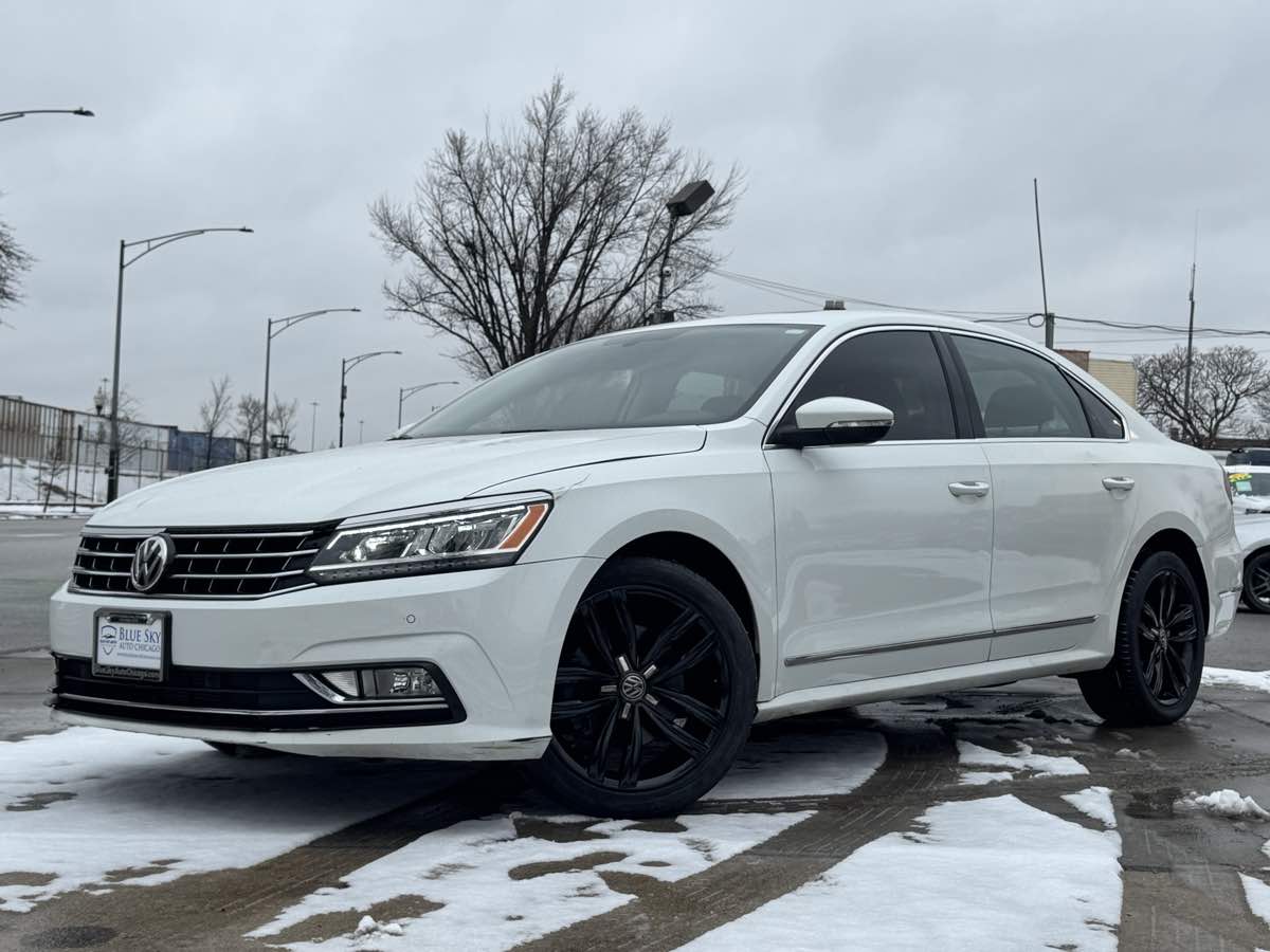 2017 Volkswagen Passat SE's photo