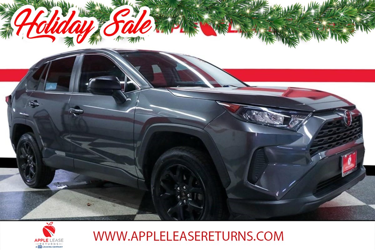 2022 Toyota RAV4 LE's photo