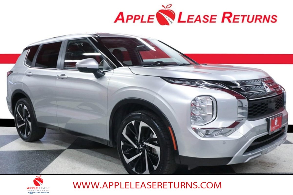 2024 Mitsubishi Outlander SE's photo