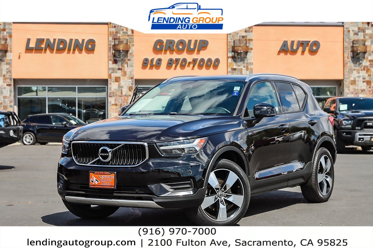 2019 Volvo XC40 Momentum's photo