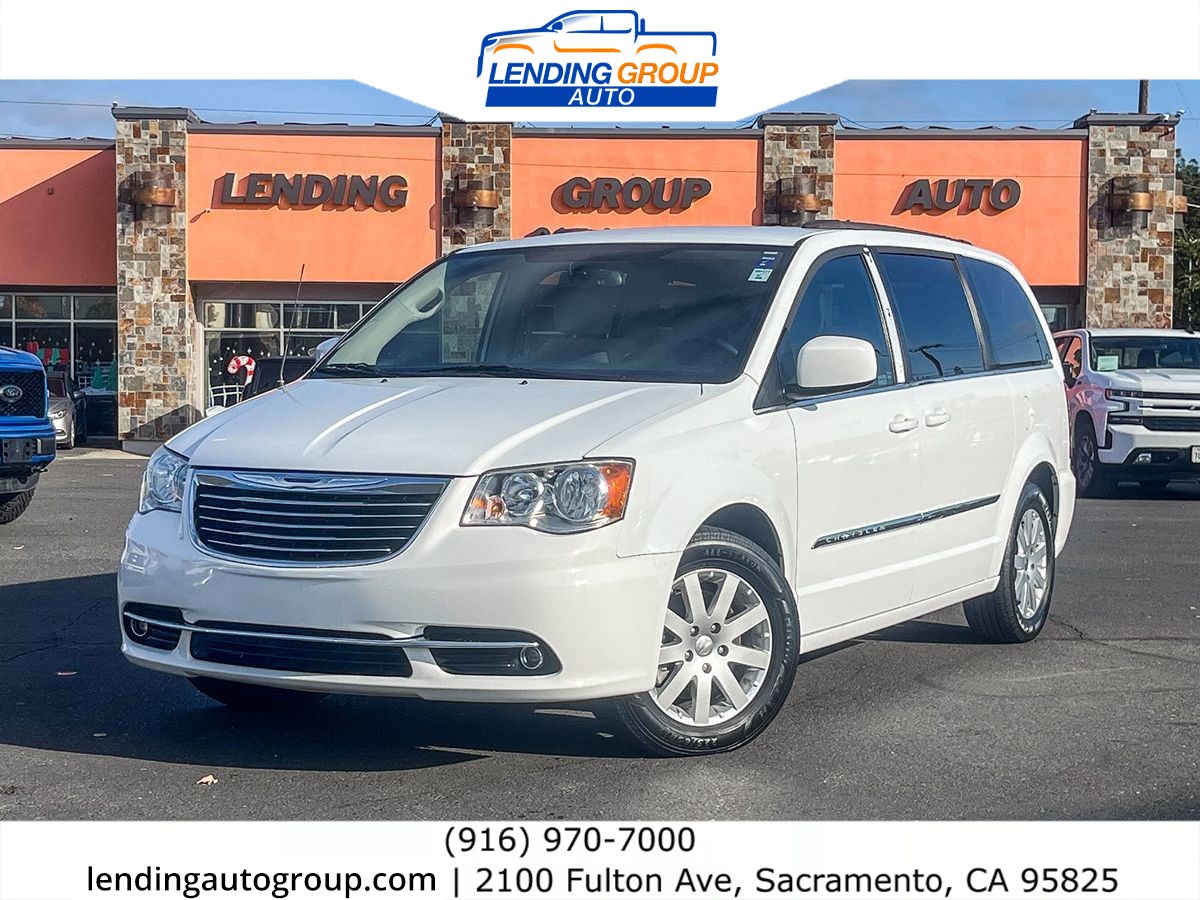 2016 Chrysler Town & Country Touring's photo