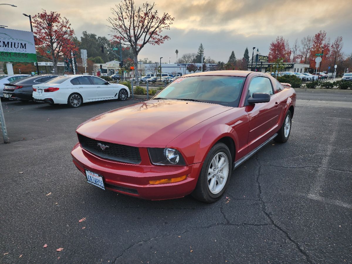2005 Ford Mustang Deluxe