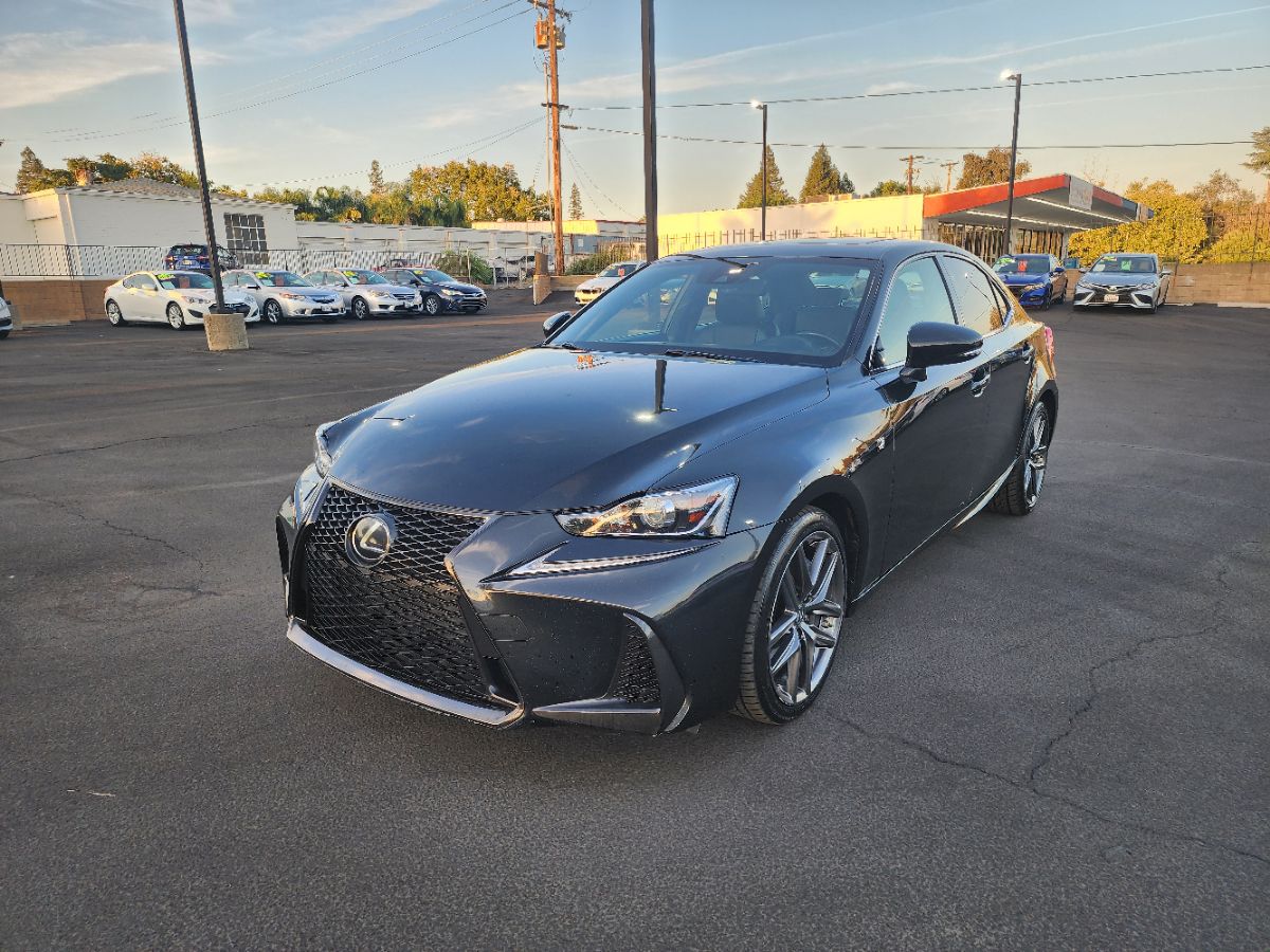 2017 Lexus IS 350's photo