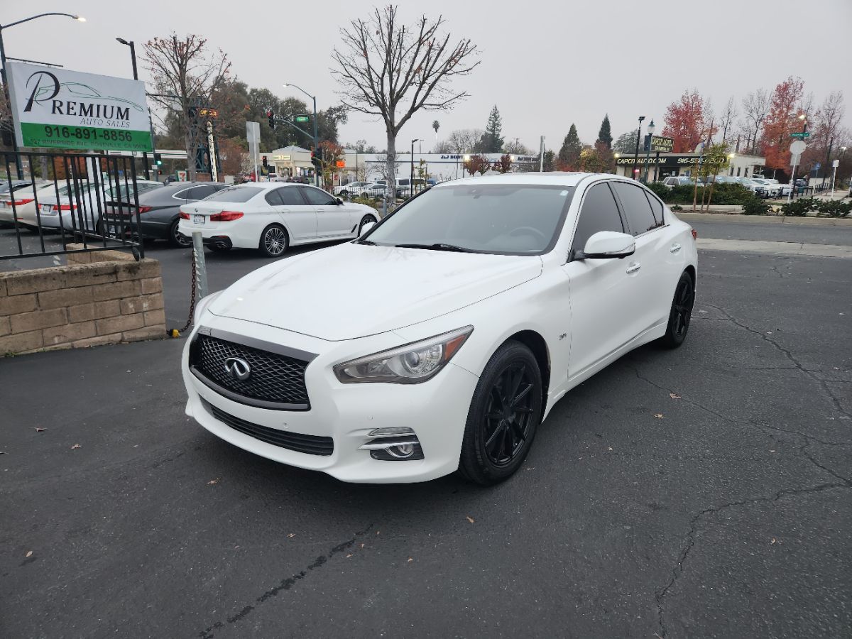 2017 INFINITI Q50 Premium's photo