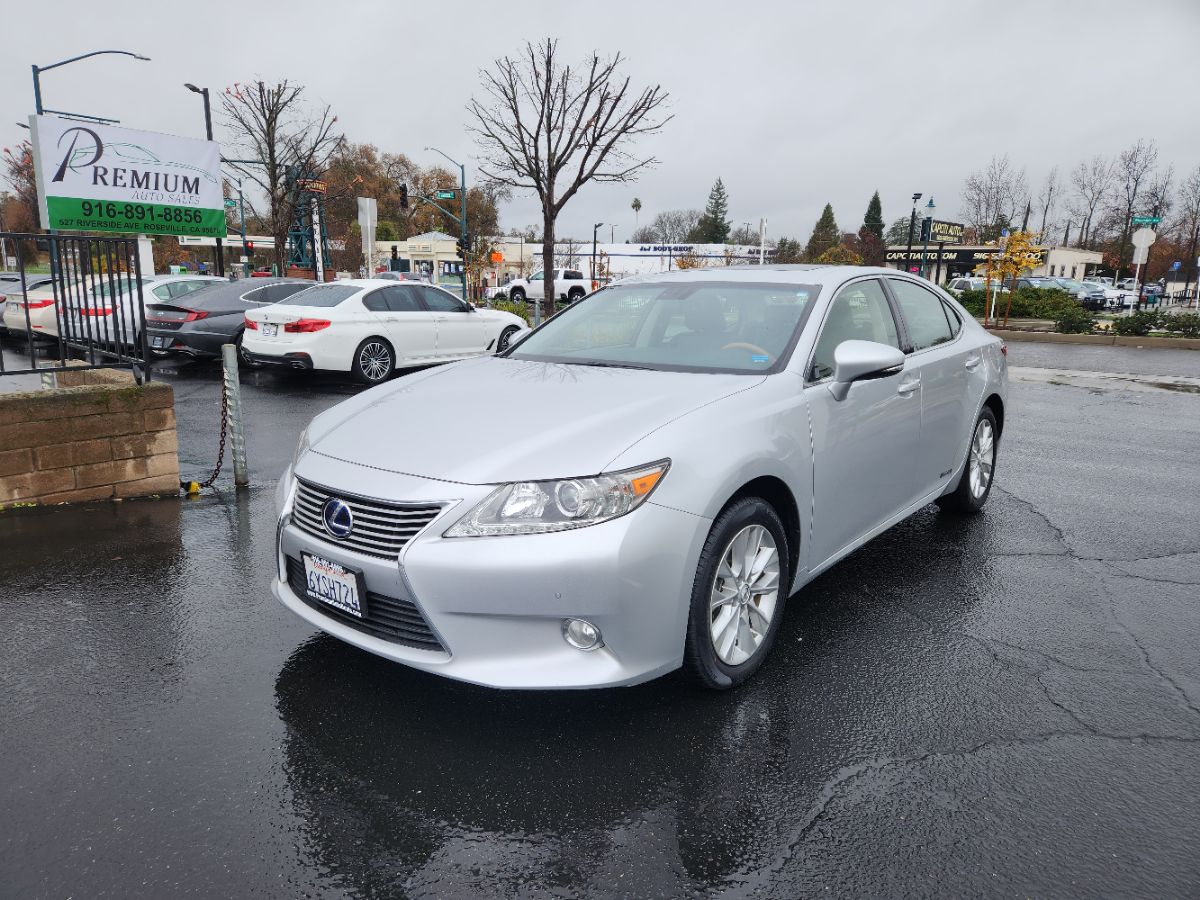 2013 Lexus ES 300h's photo
