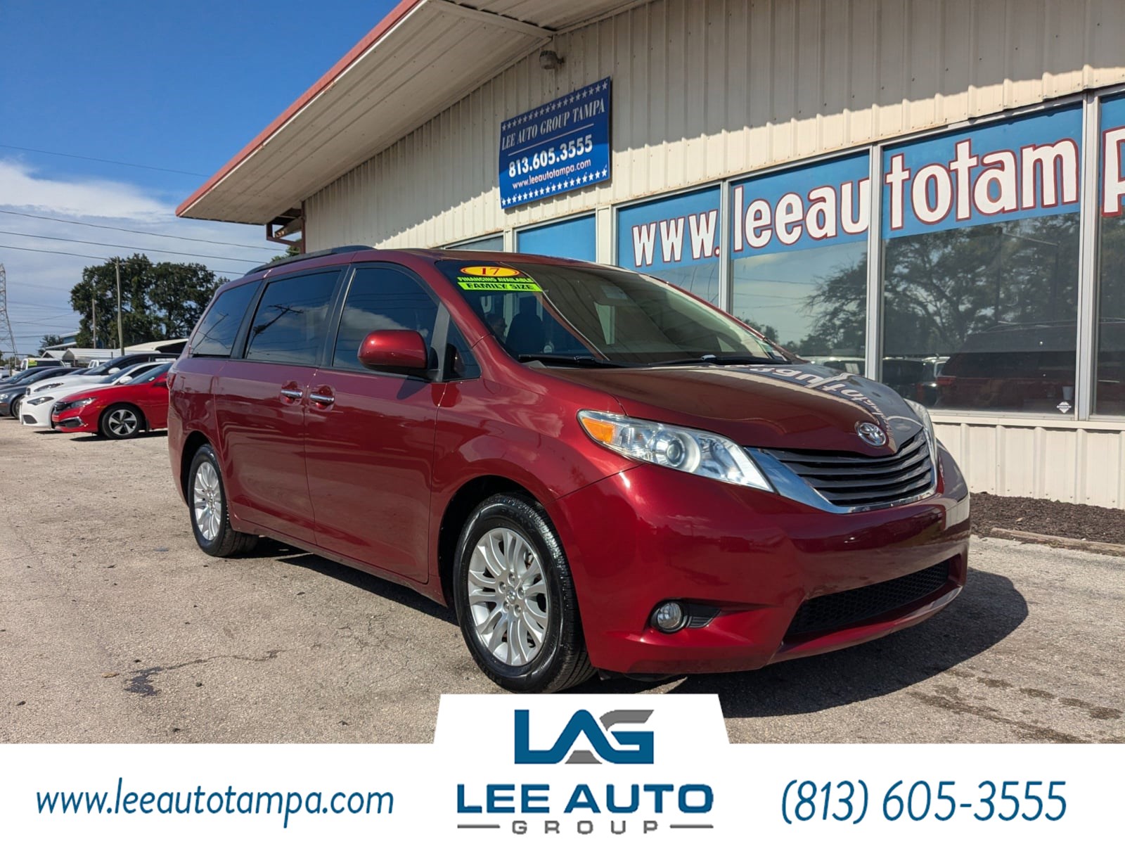 2017 Toyota Sienna XLE's photo