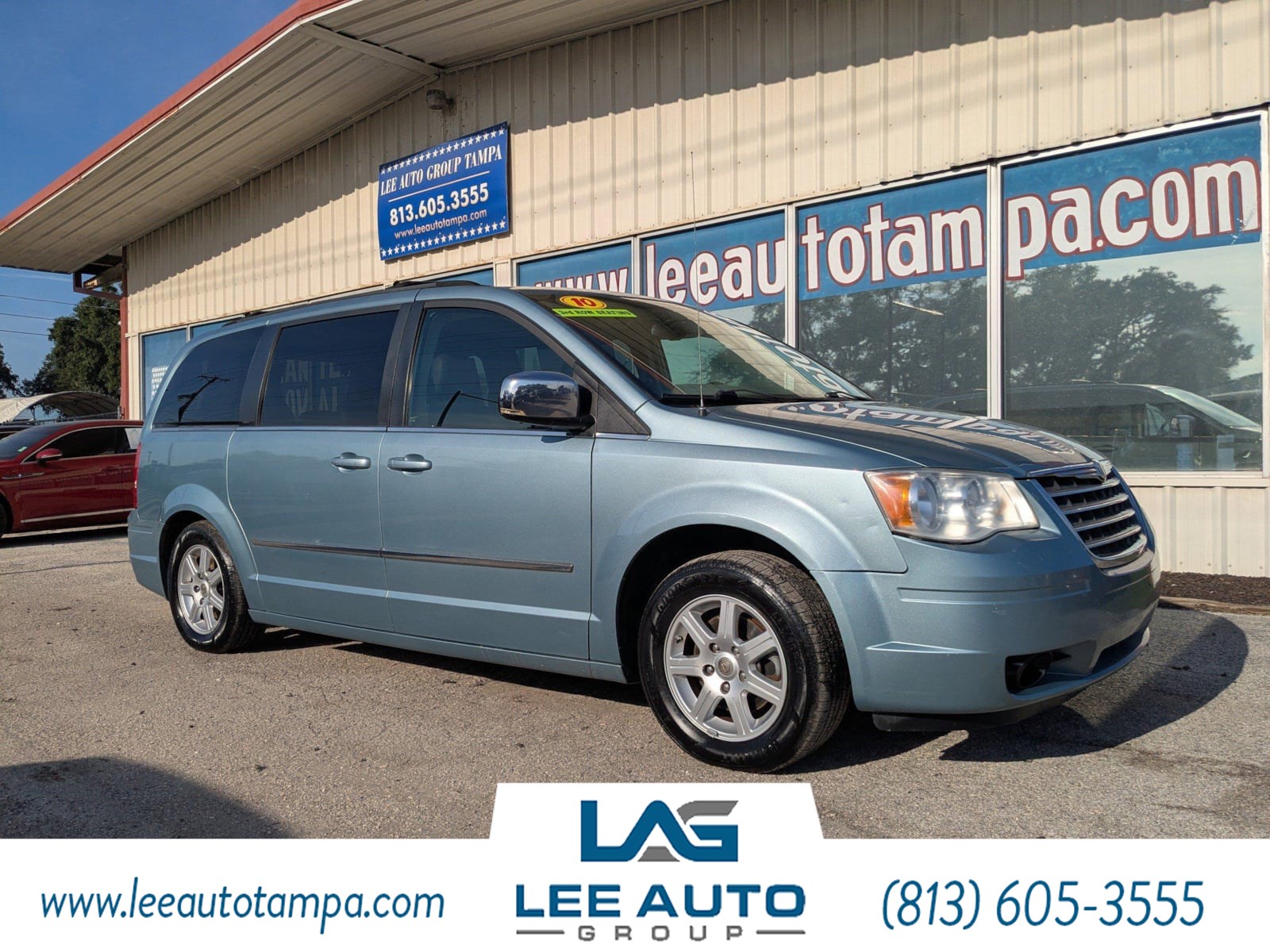 2010 Chrysler Town & Country Touring's photo