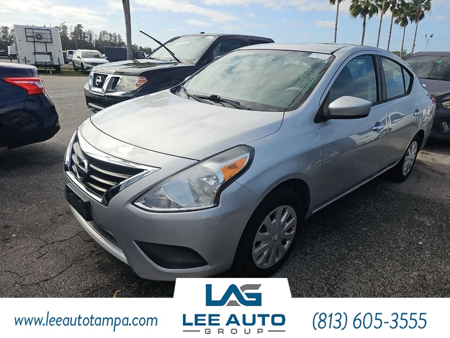 2017 Nissan Versa Sedan SV's photo