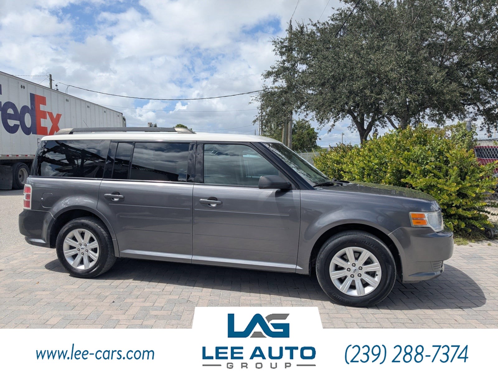 2010 Ford Flex SE's photo