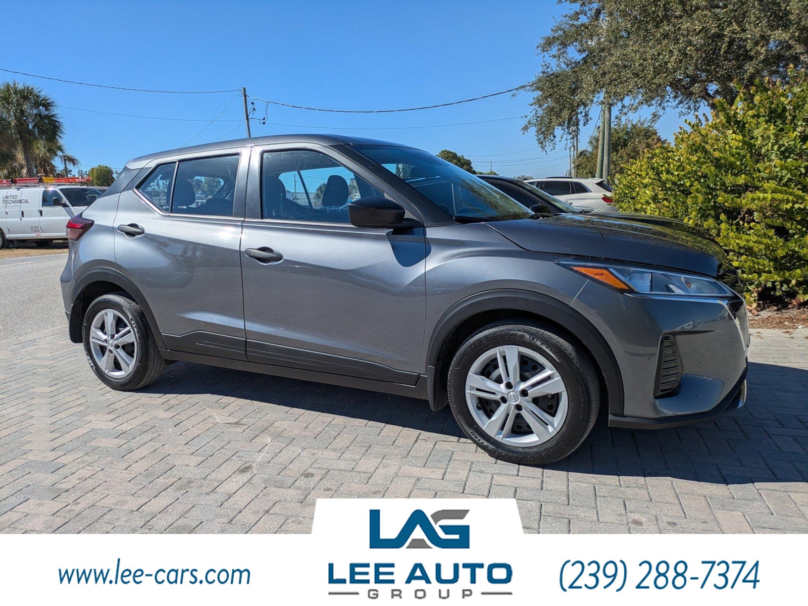 2023 Nissan Kicks S's photo