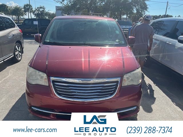 2012 Chrysler Town & Country Touring's photo