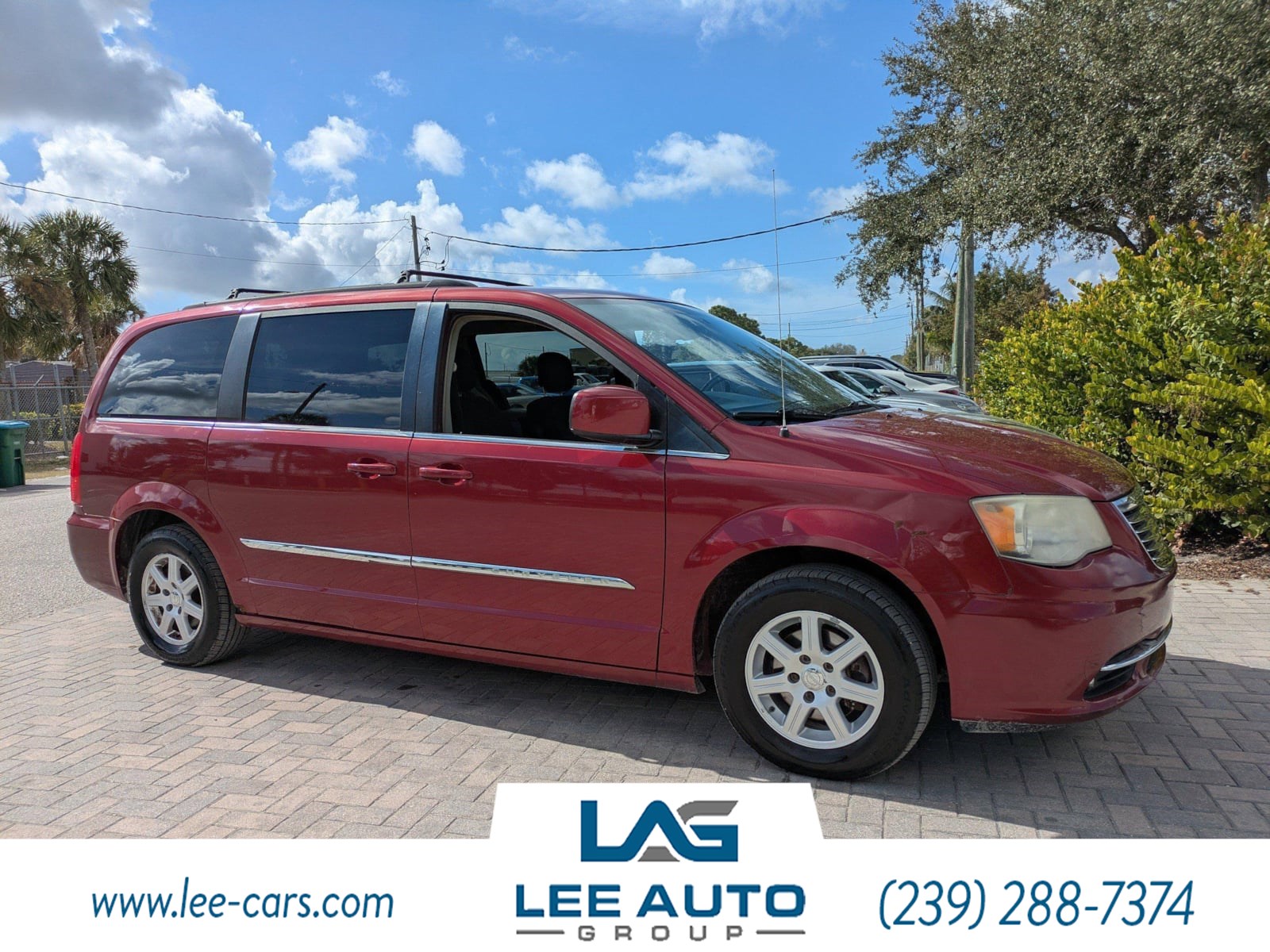 2012 Chrysler Town & Country Touring's photo