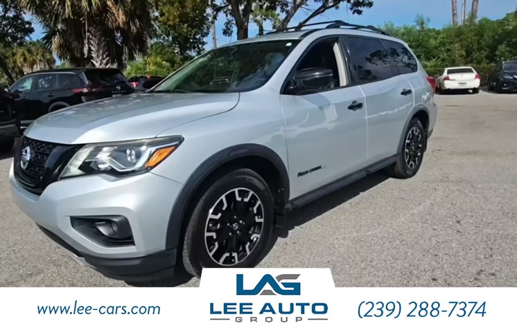 2019 Nissan Pathfinder SL's photo