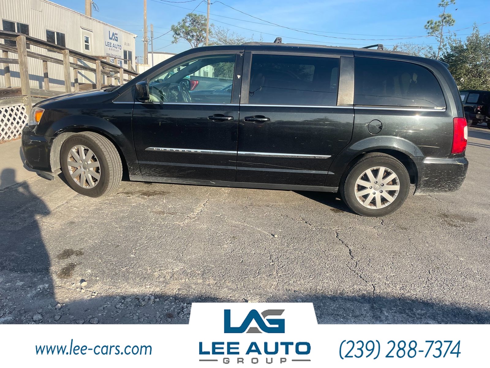 2016 Chrysler Town & Country Touring's photo