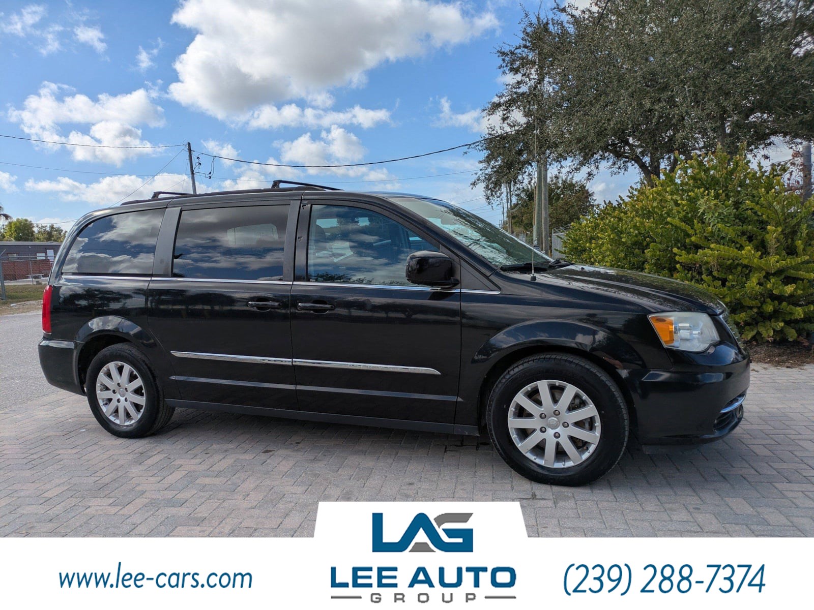 2016 Chrysler Town & Country Touring's photo