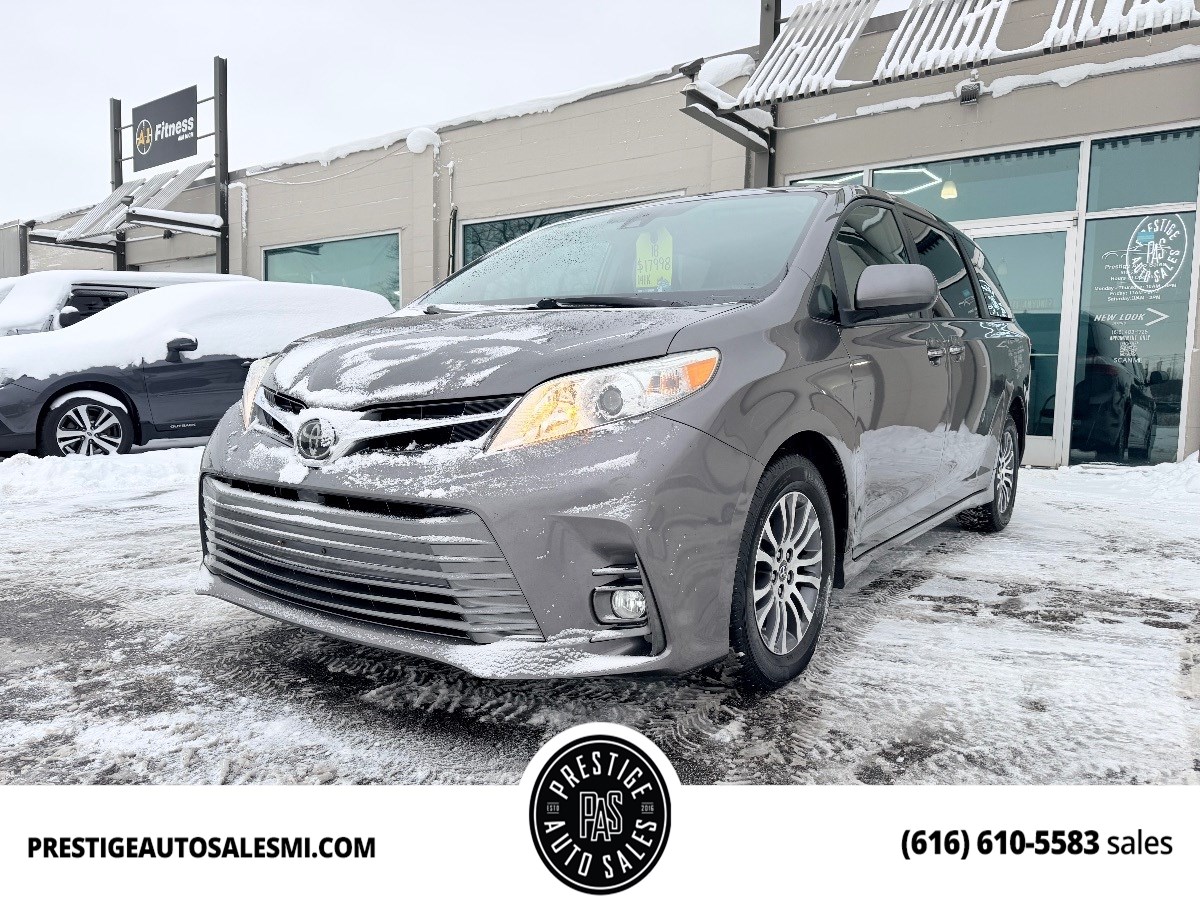 2018 Toyota Sienna XLE's photo