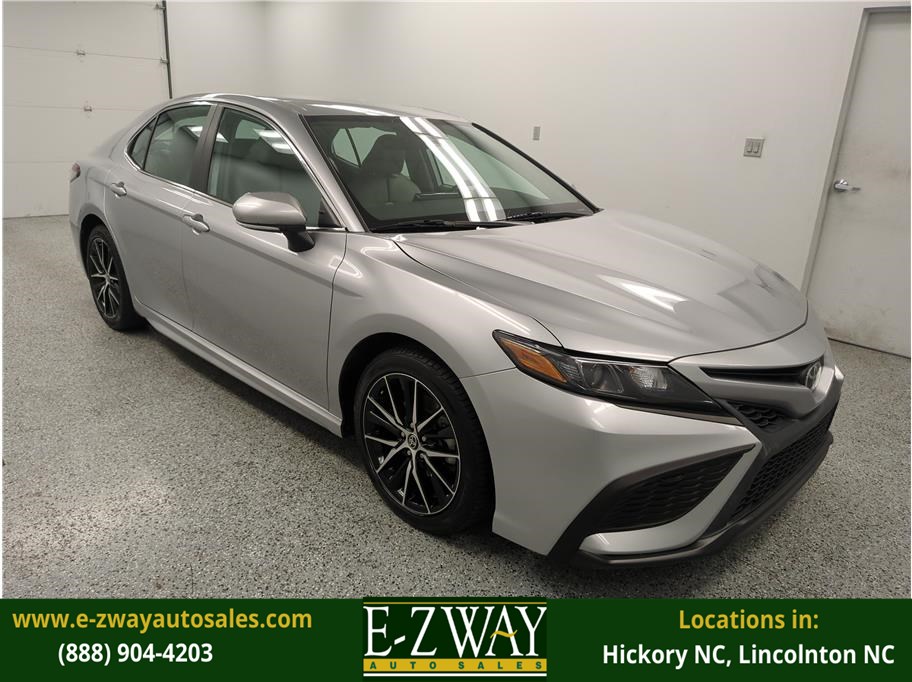 2021 Toyota Camry SE's photo