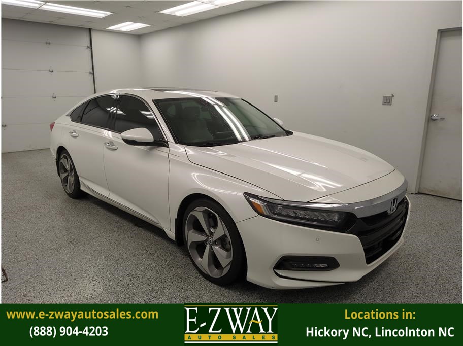 2018 Honda Accord Touring's photo