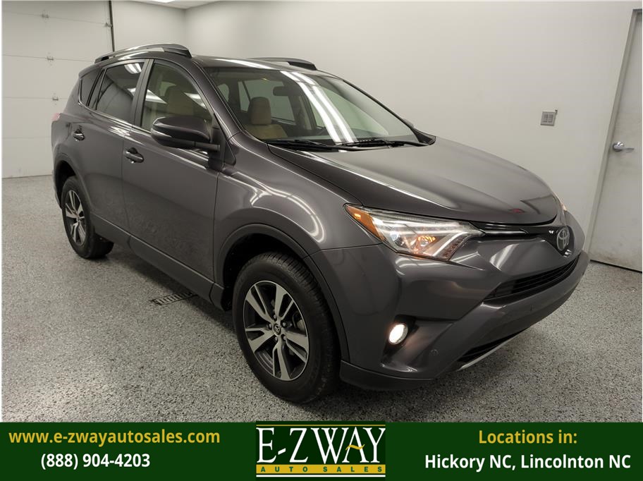2018 Toyota RAV4 XLE's photo