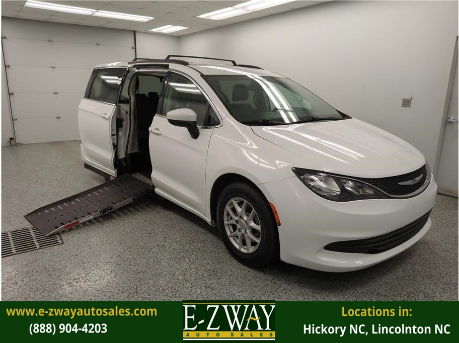 2020 Chrysler Voyager's photo