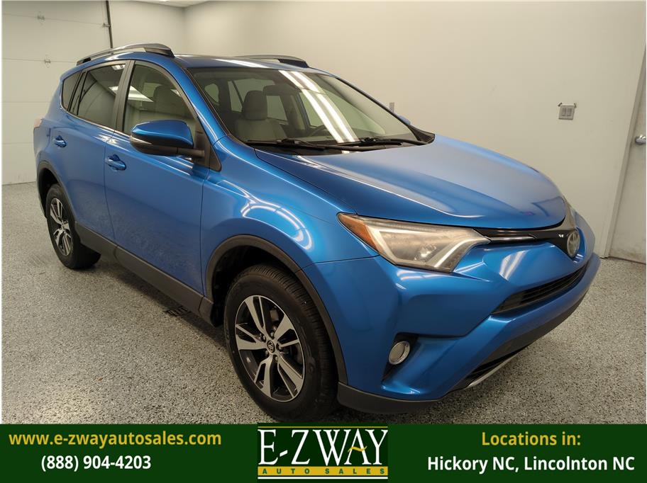 2017 Toyota RAV4 XLE's photo