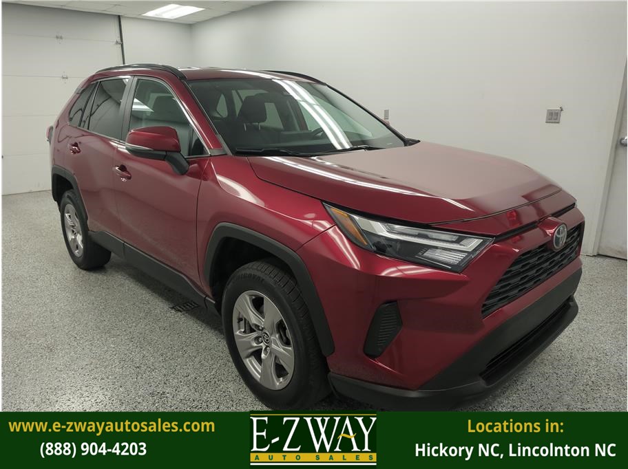 2022 Toyota RAV4 XLE's photo