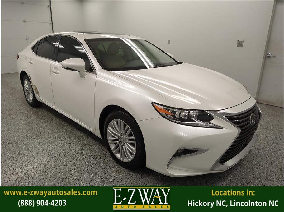 2016 Lexus ES 350's photo