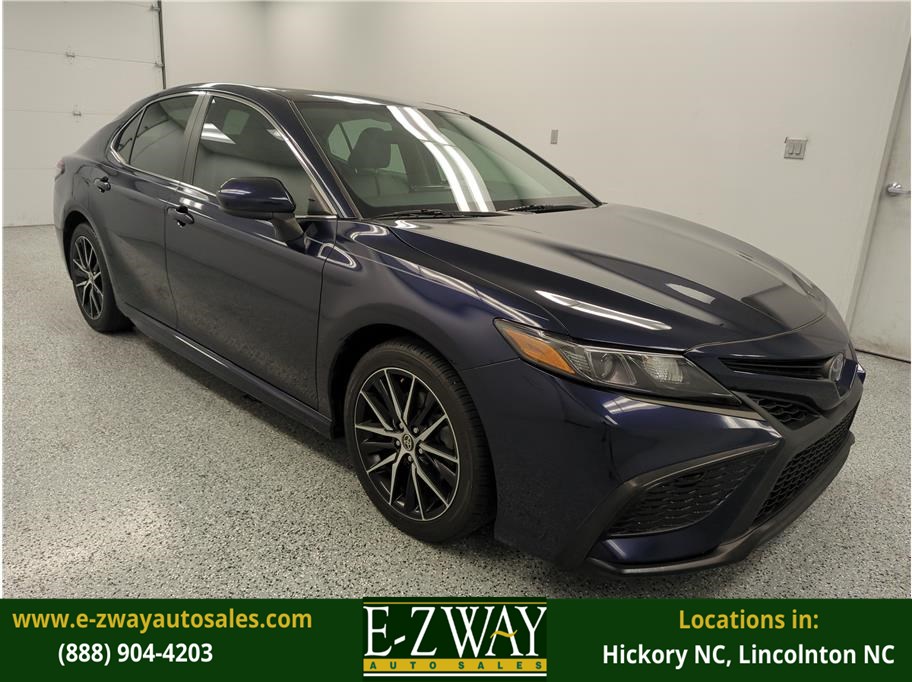 2021 Toyota Camry SE's photo