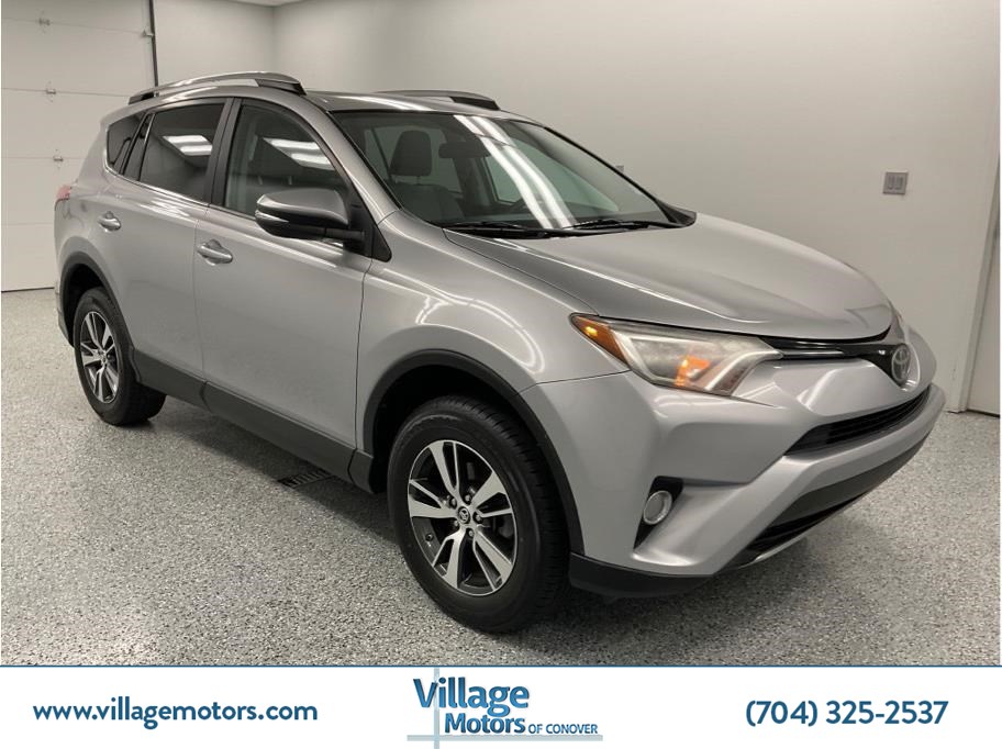 2017 Toyota RAV4 XLE's photo