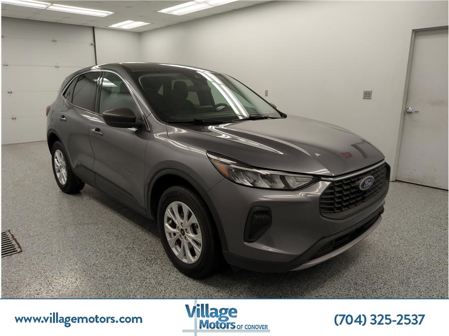 2023 Ford Escape Active's photo