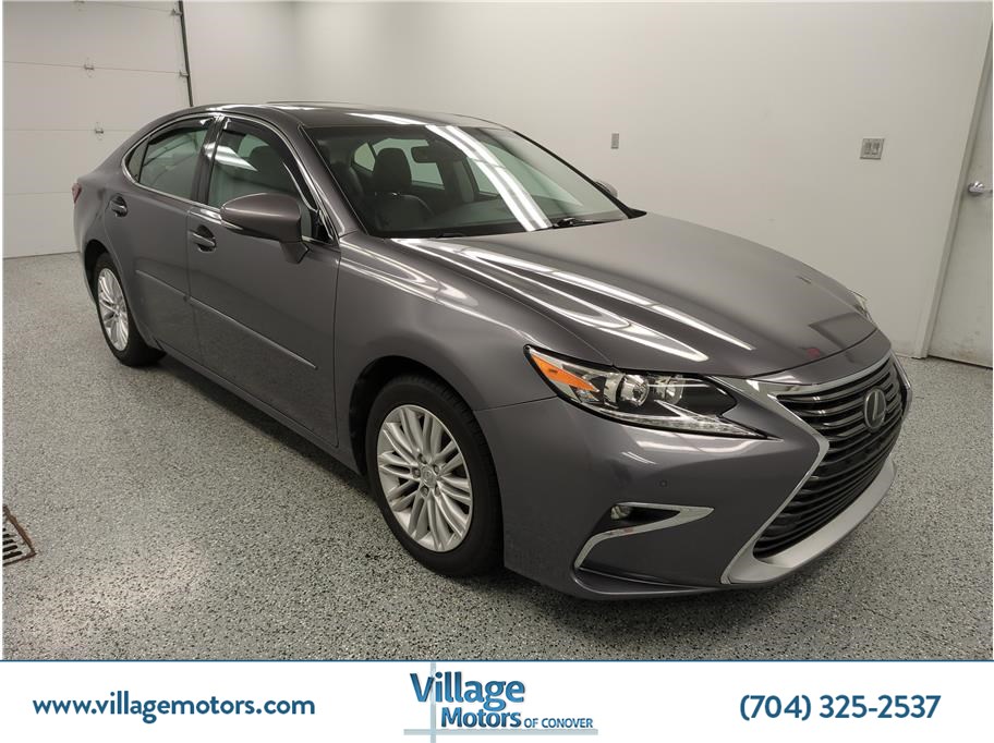 2016 Lexus ES 350's photo