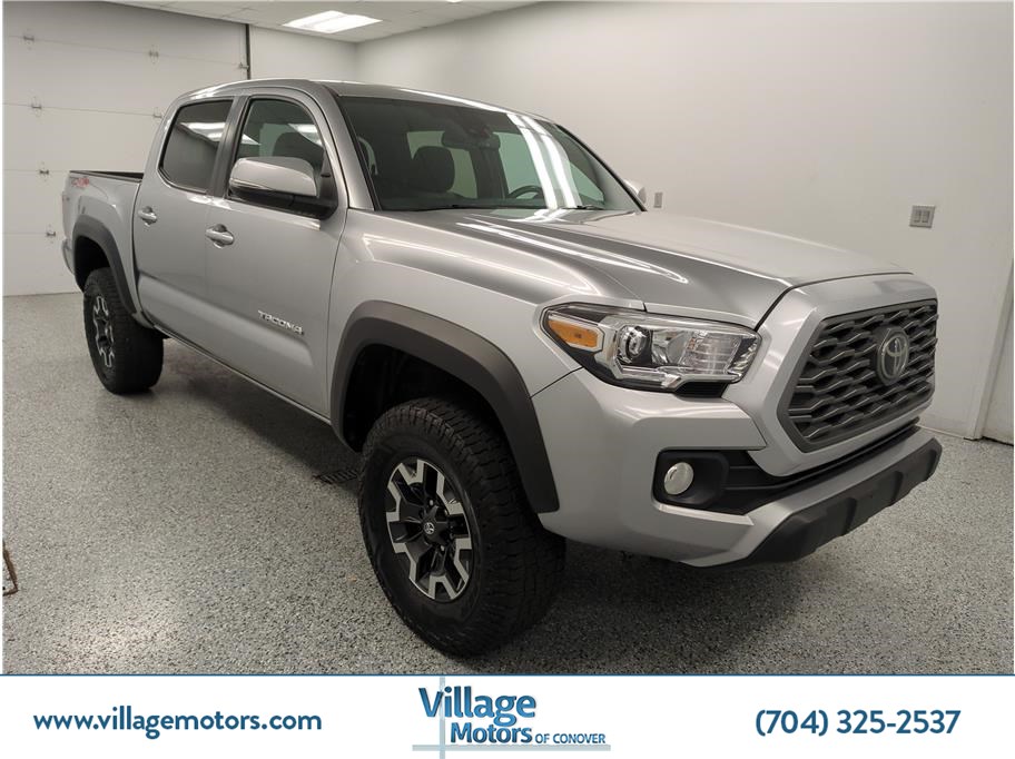 2023 Toyota Tacoma SR's photo