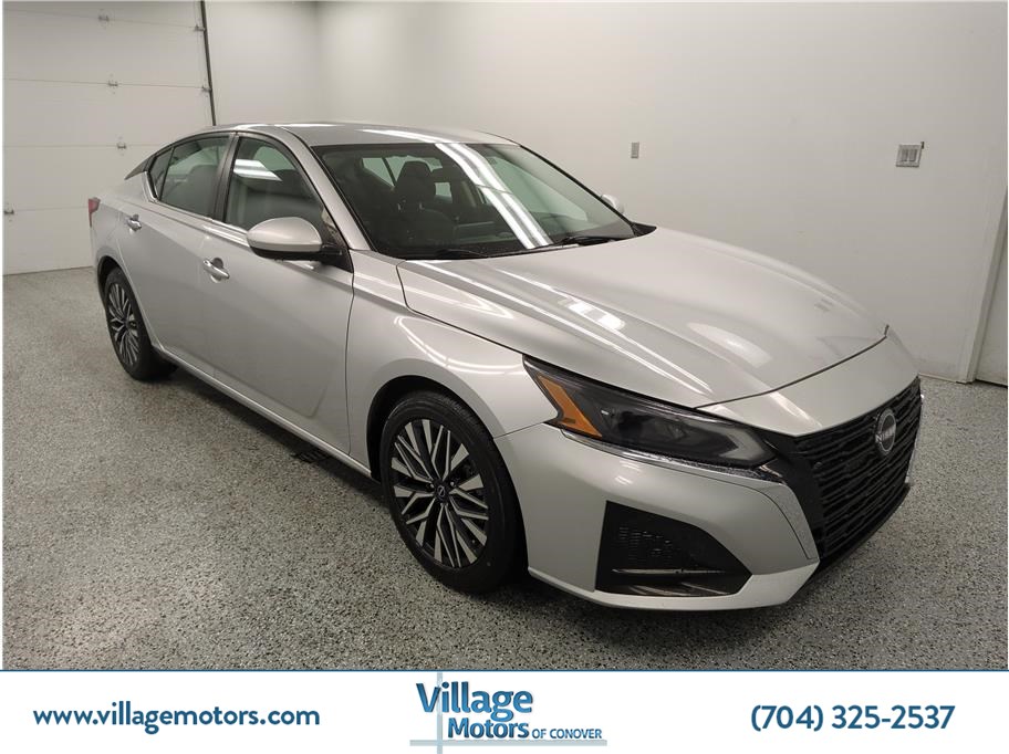 2023 Nissan Altima SV's photo