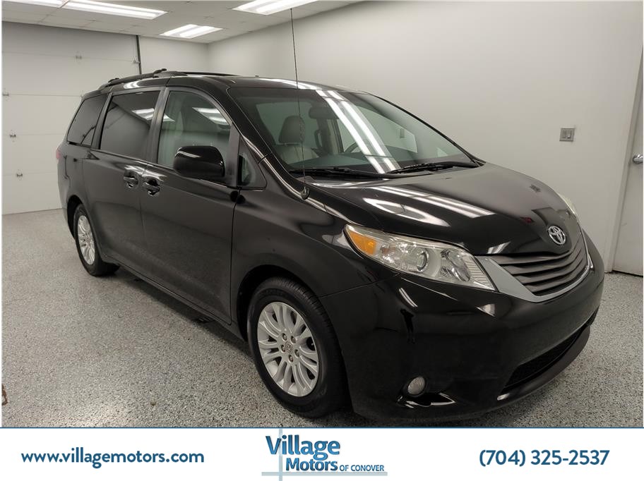 2012 Toyota Sienna XLE's photo