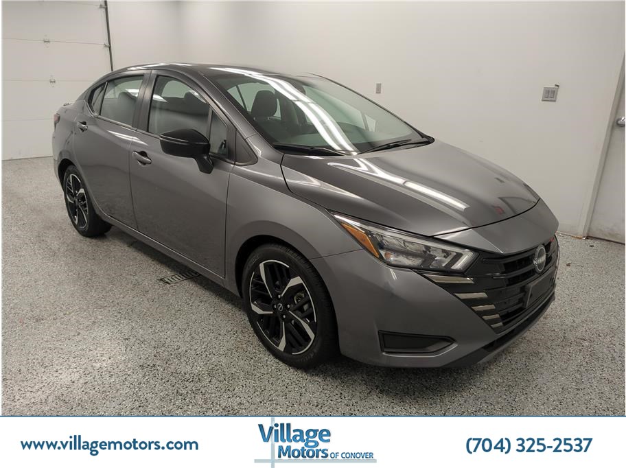 2024 Nissan Versa Sedan SR's photo