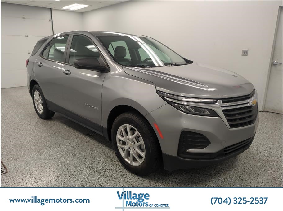 2023 Chevrolet Equinox LS's photo