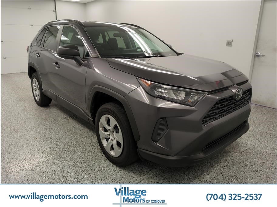 2021 Toyota RAV4 LE's photo