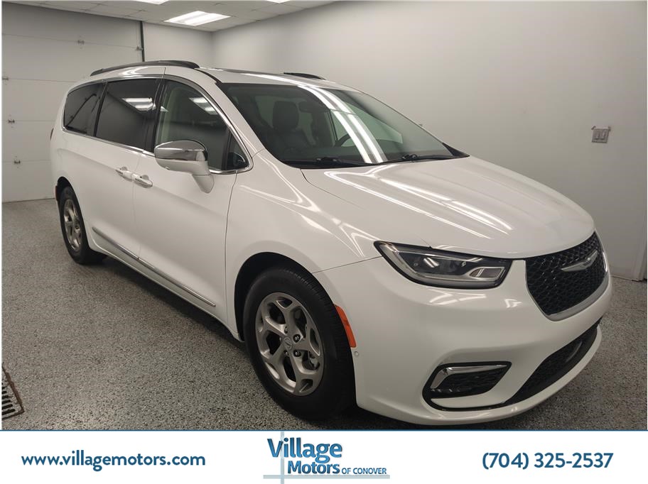 2022 Chrysler Pacifica Limited's photo