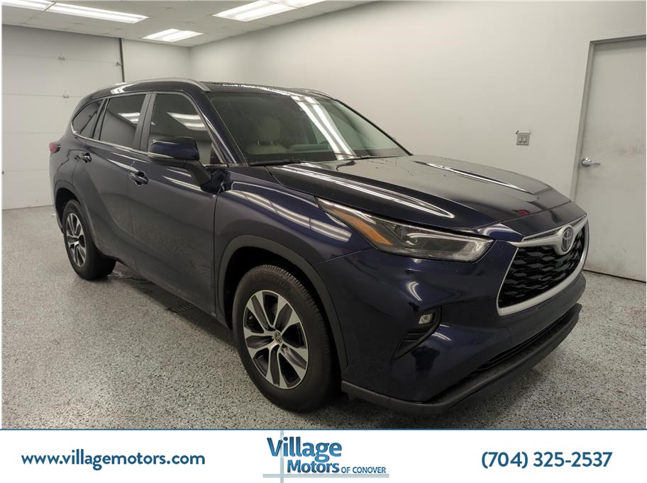 2023 Toyota Highlander XLE's photo