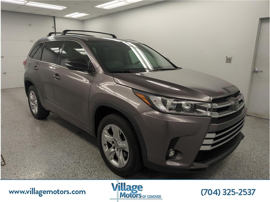 2019 Toyota Highlander Limited's photo