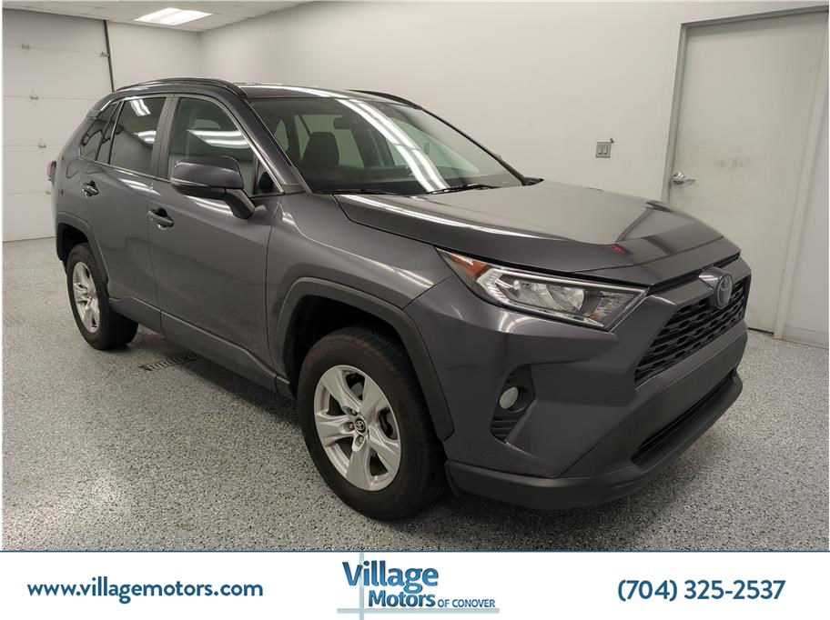 2020 Toyota RAV4 XLE's photo