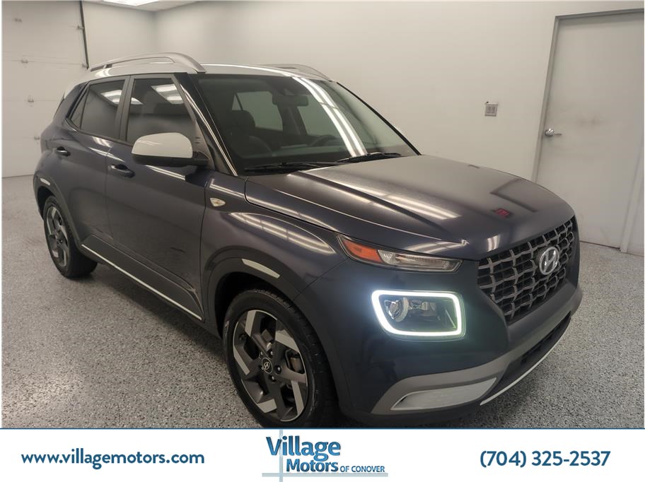 2021 Hyundai Venue Denim's photo