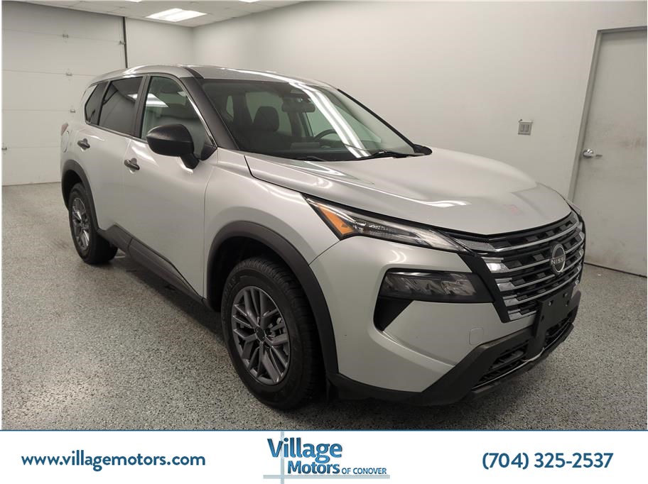 2024 Nissan Rogue S's photo