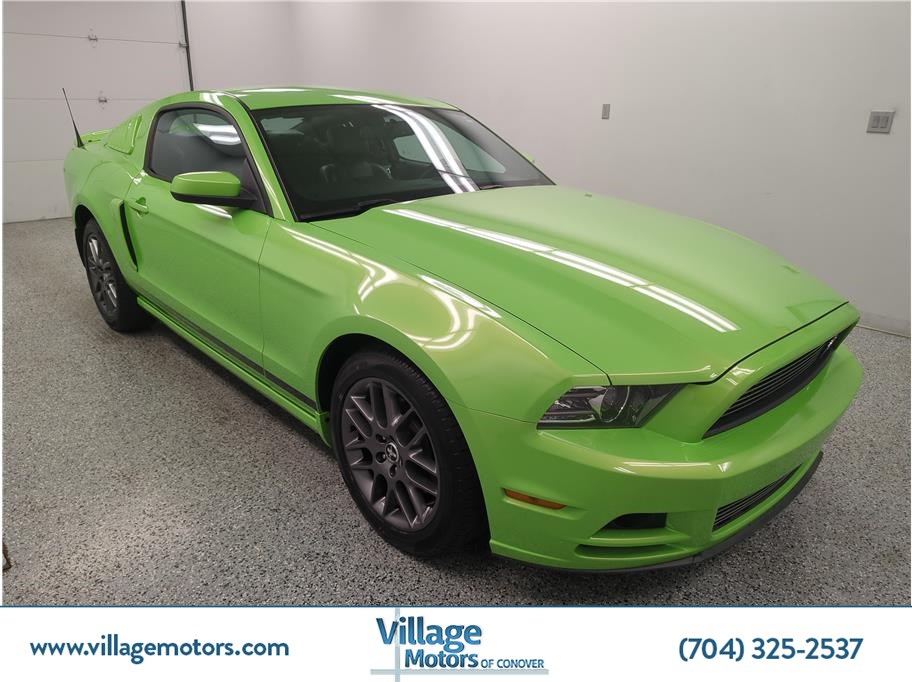 2013 Ford Mustang V6 Premium's photo