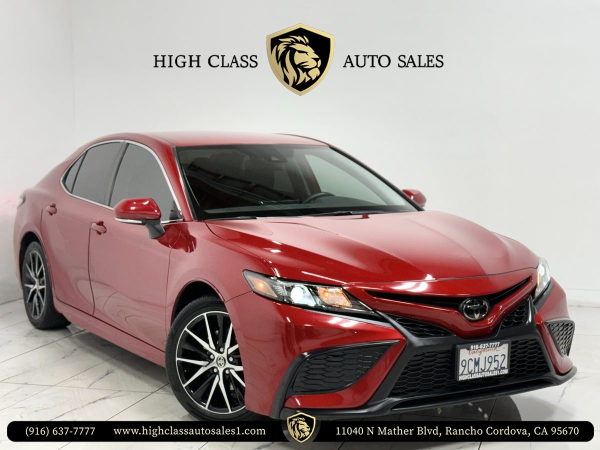 2022 Toyota Camry SE's photo